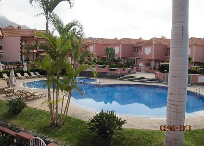 Apartamento Rsid. El Duque-1